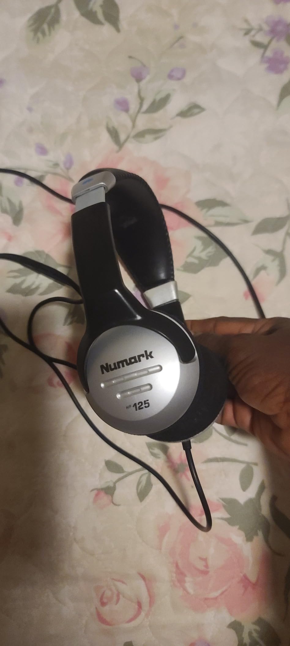 Numark HF125 Closed-Back DJ Headphones customer photo 1
