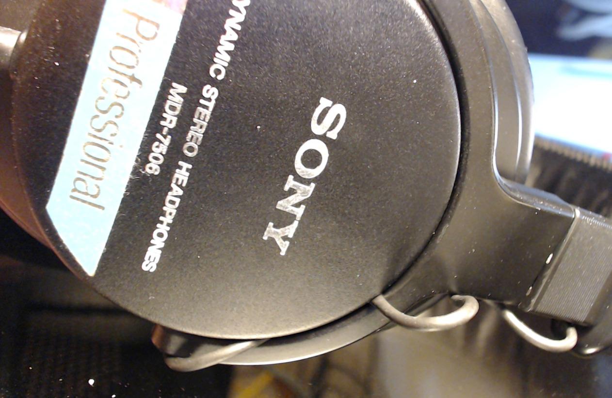 Sony MDR7506 Professional Large Diaphragm Headphone customer photo 2
