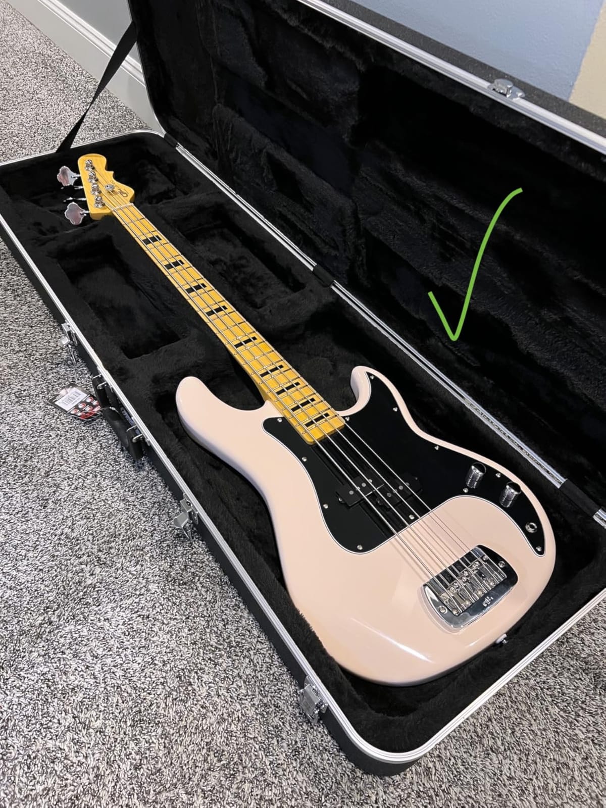 Gator Cases Deluxe ABS Molded Guitar Case for Electric Bass Guitars (GC-BASS) customer photo 1