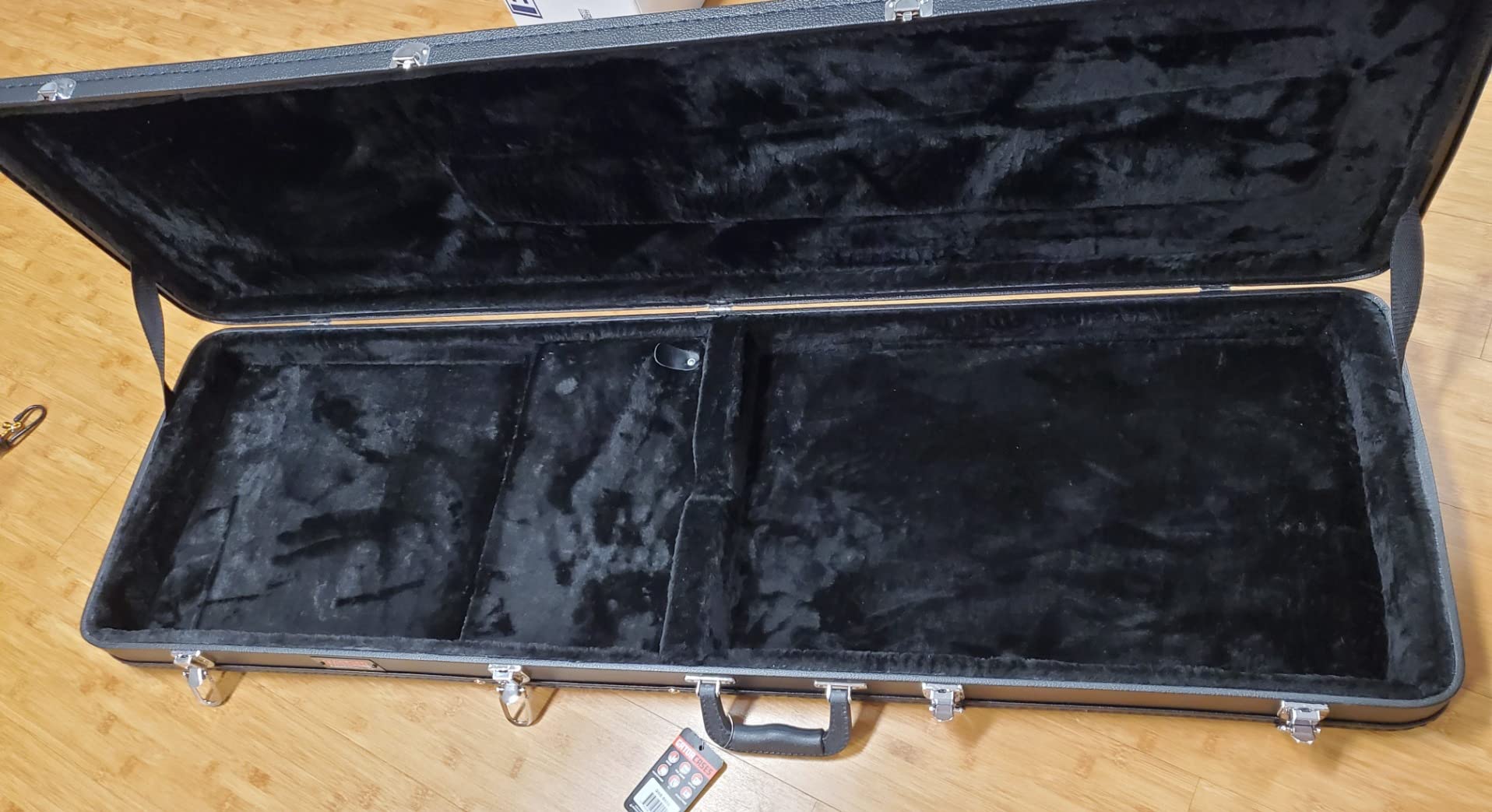 Gator Cases Hard-Shell Wood Case for Electric Bass Guitars, Fits Fender Precision/Jazz Bass, & More (GWE-BASS) customer photo 2
