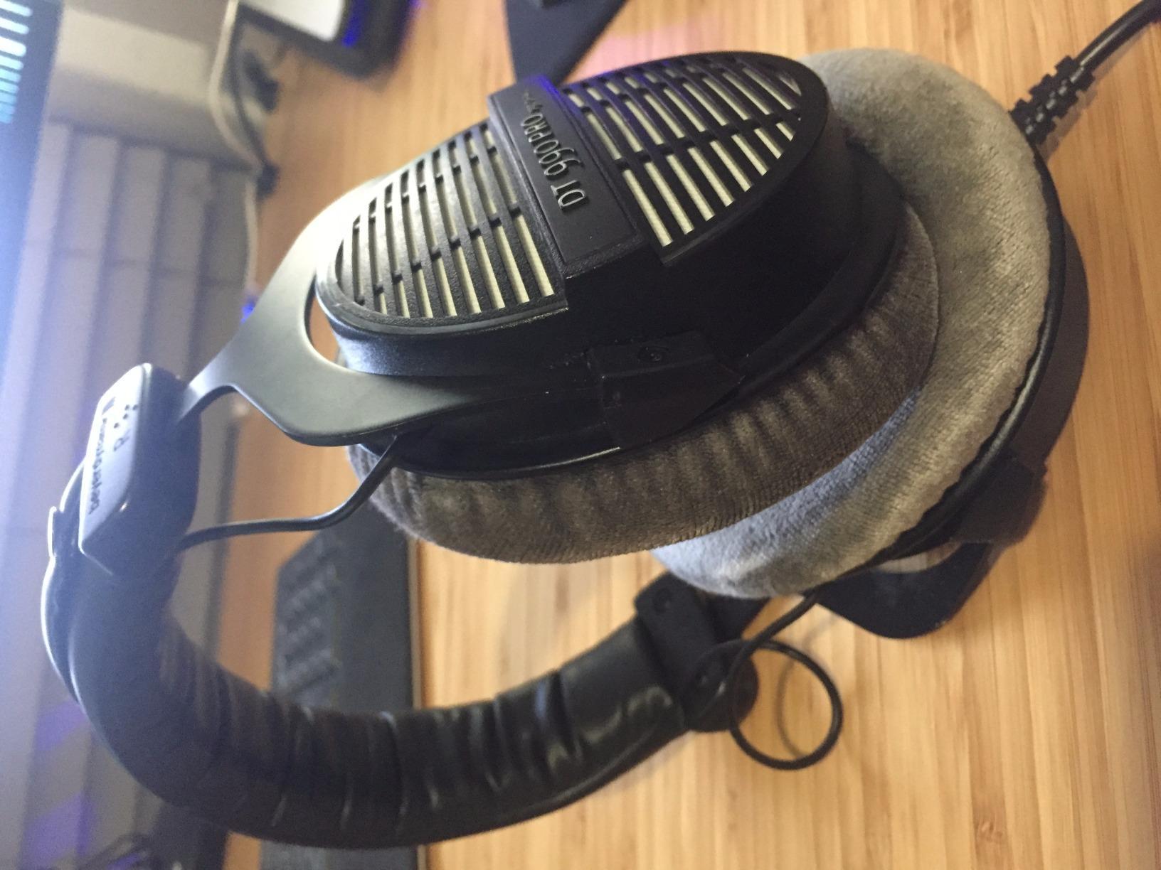 beyerdynamic DT 990 PRO, 250 Ohm, Open Back, Over Ear, Wired Headphones, 3m Coiled Cable, Black with Grey Velour Ear Pads customer photo 1