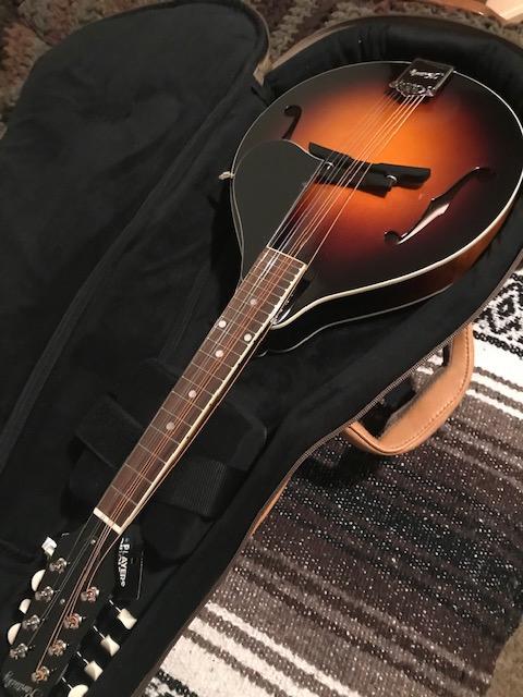 Kentucky KM-150 Standard A-Model Mandolin – Vintage Sunburst – Solid German Spruce Top & Alpine Maple Body customer photo 2