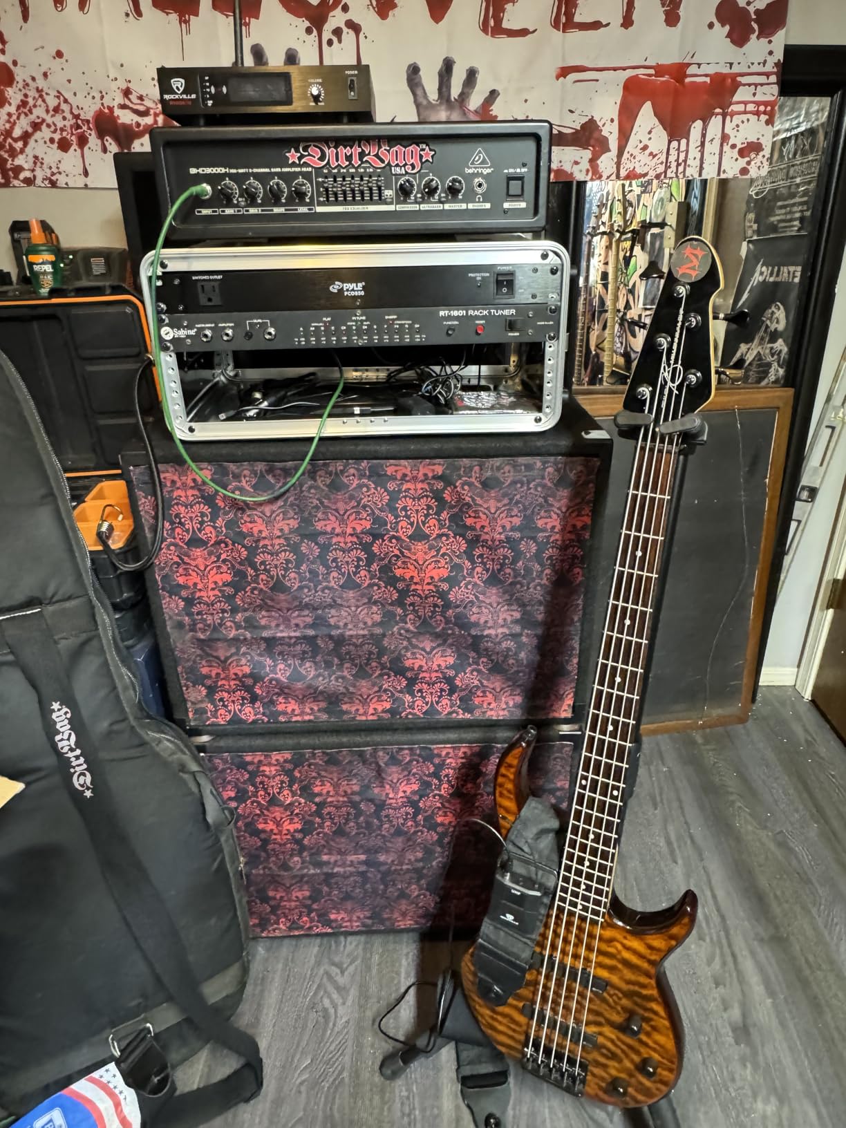 Behringer ULTRABASS BXD3000H Ultra-Lightweight 300 Watt 2 Channel Bass Amplifier Head with FBQ Spectrum Analyzer, Ultrabass Processor and Compressor customer photo 1