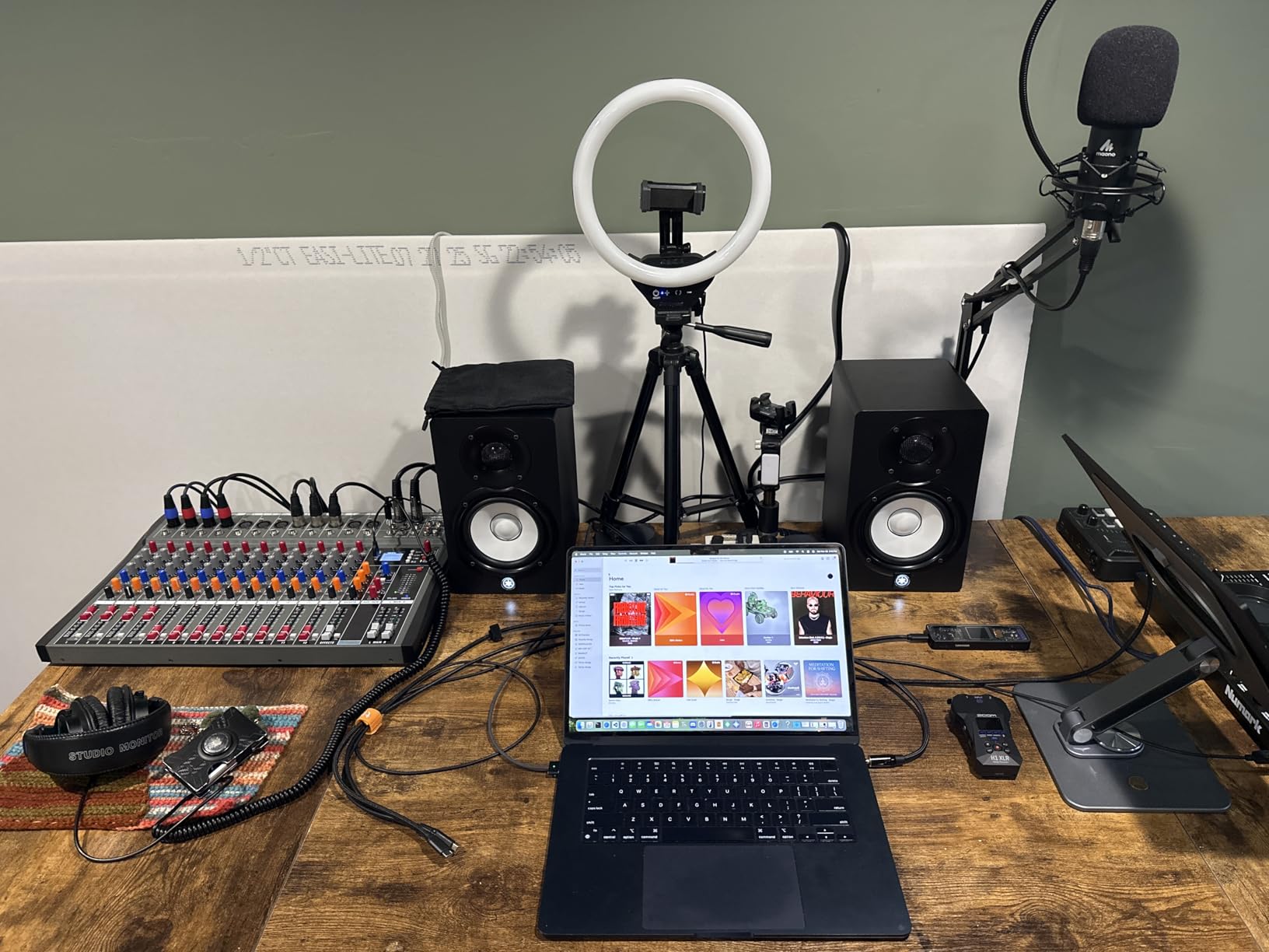 Yamaha HS5 Powered Studio Monitor customer photo 1