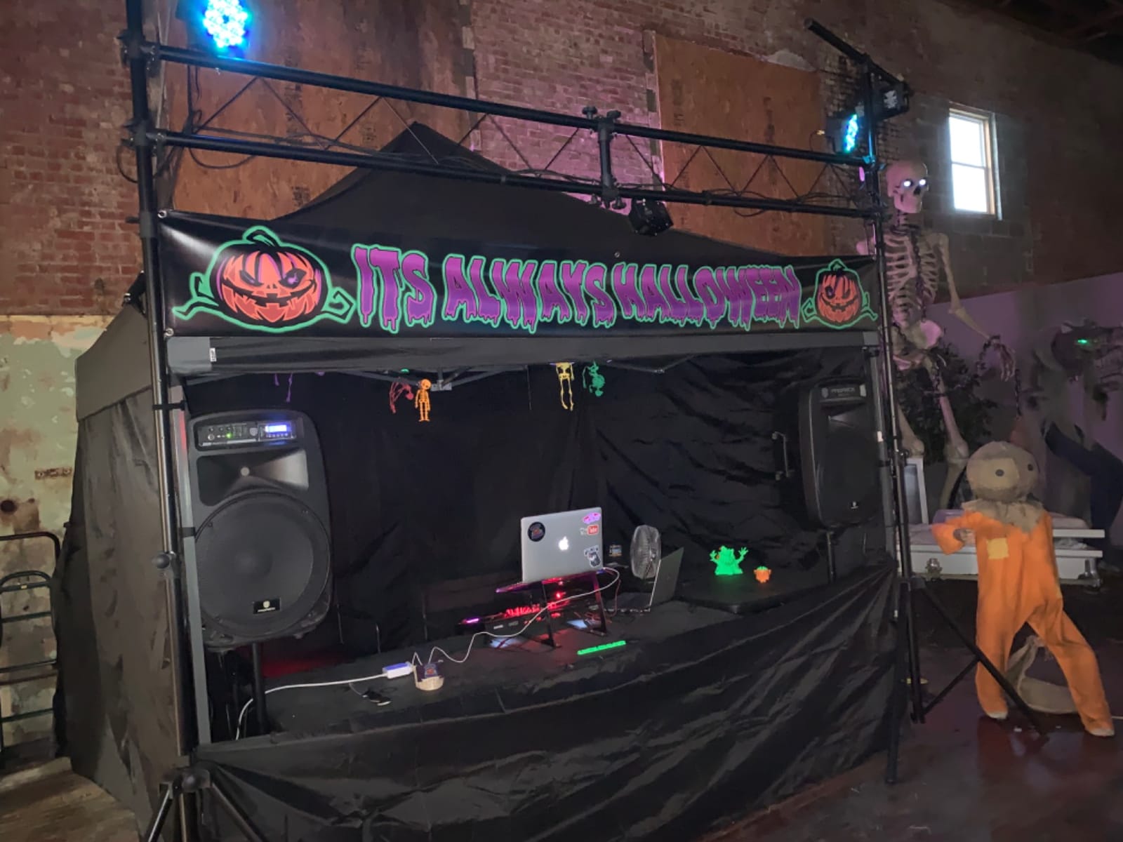 Monoprice Lighting Stand System With Truss, 220 lbs Maximum Load, Extends Up To 12.5 feet tall, 4 Feet Wide T-bars - Stage Right Series customer photo 2