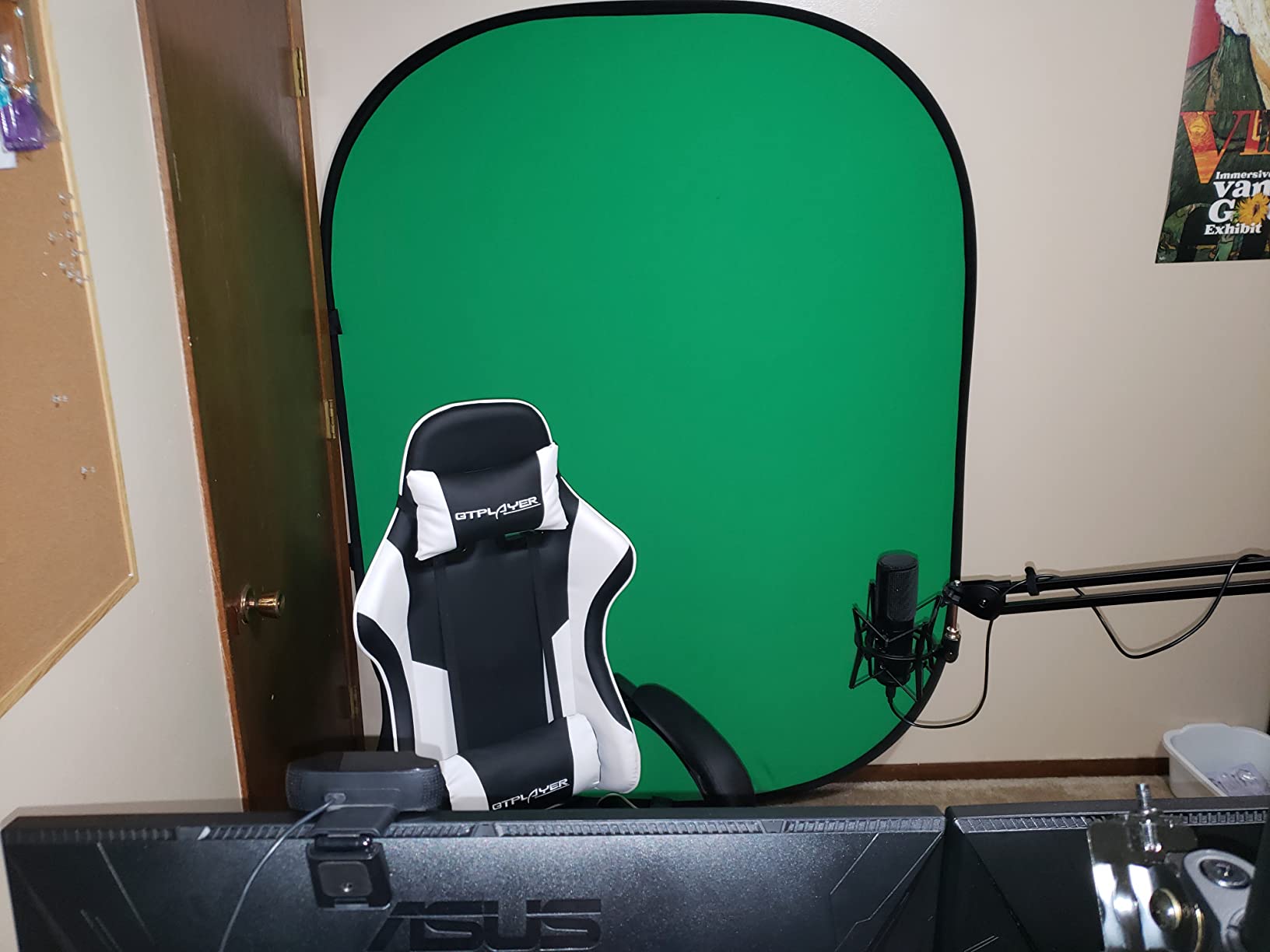 NEEWER Chromakey Backdrops, Double Sided Green Screen and Blue Screen, 2 in 1 Collapsible and Reversible Background for Photography, Gaming and Live Streaming, 5'×6.6'/1.5m×2m (Green/Blue) customer photo 1
