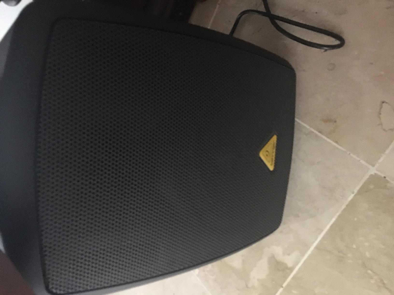 Behringer EUROPORT MPA40BT-PRO All-in-One Portable 40 Watt PA System with Bluetooth Connectivity, Battery Operation and Transport Handle customer photo 1