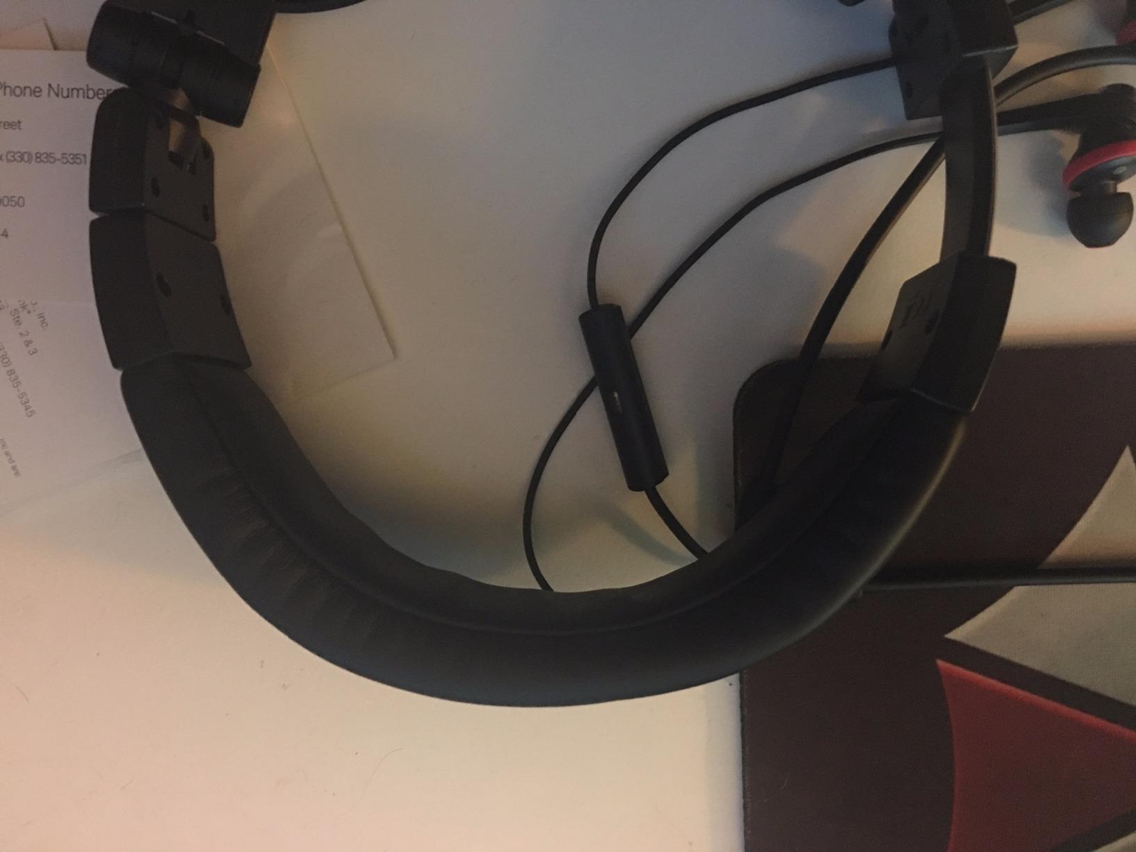 Audio-Technica ATH-M50X Professional Studio Monitor Headphones, Black, Professional Grade, Critically Acclaimed, with Detachable Cable customer photo 2