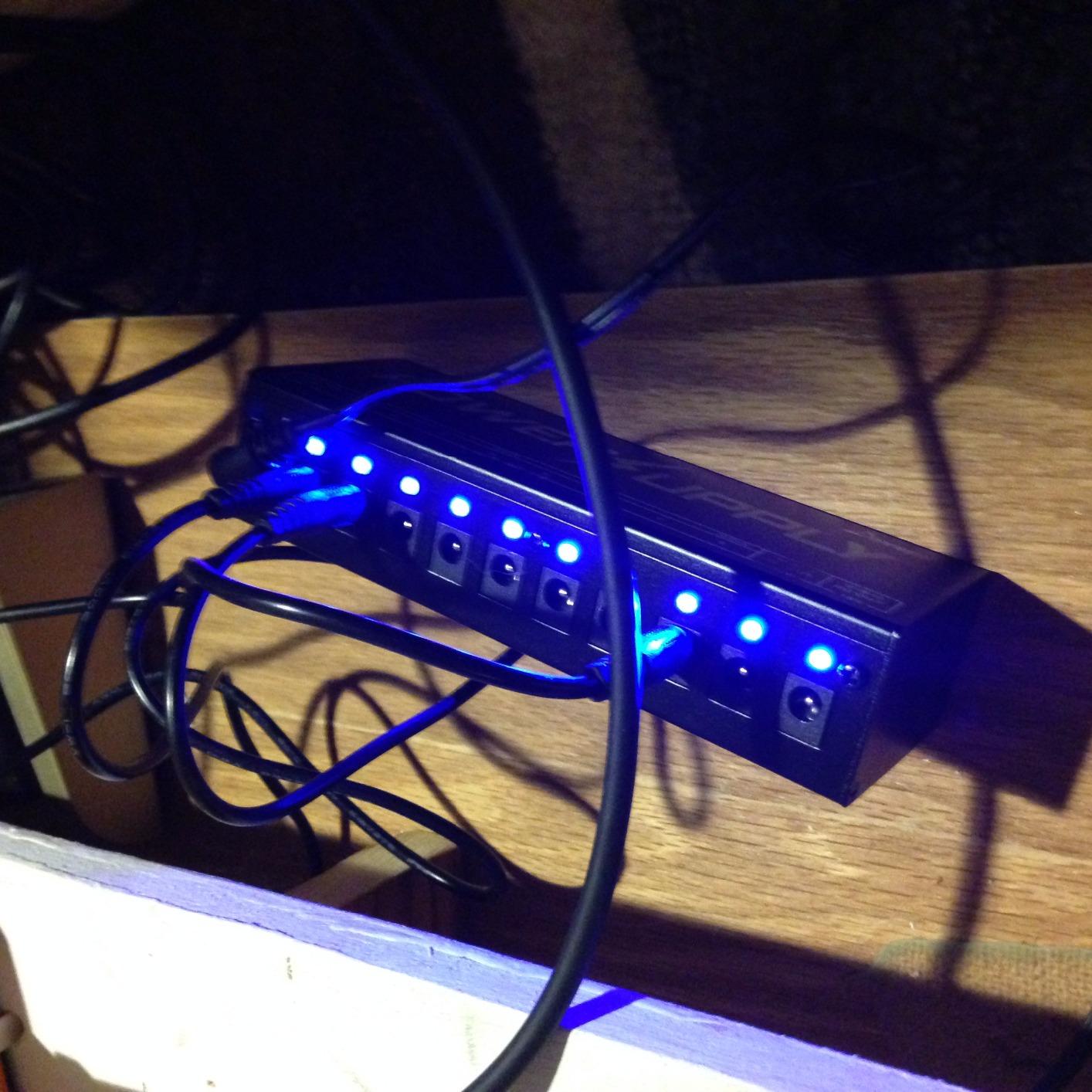 Donner DP-1 Guitar Power Supply 10 Isolated DC Output for 9V/12V/18V Effect Pedal customer photo 2