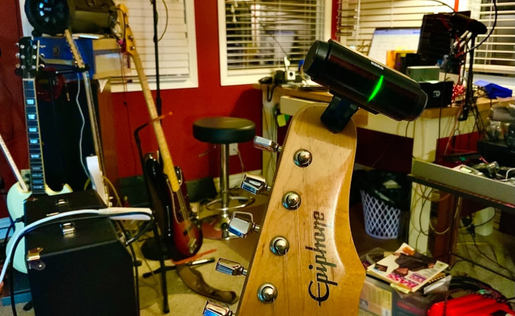Korg - SH-CS100 Custom Shop Series Sledgehammer Clip-on Guitar Tuner - Black customer photo 2
