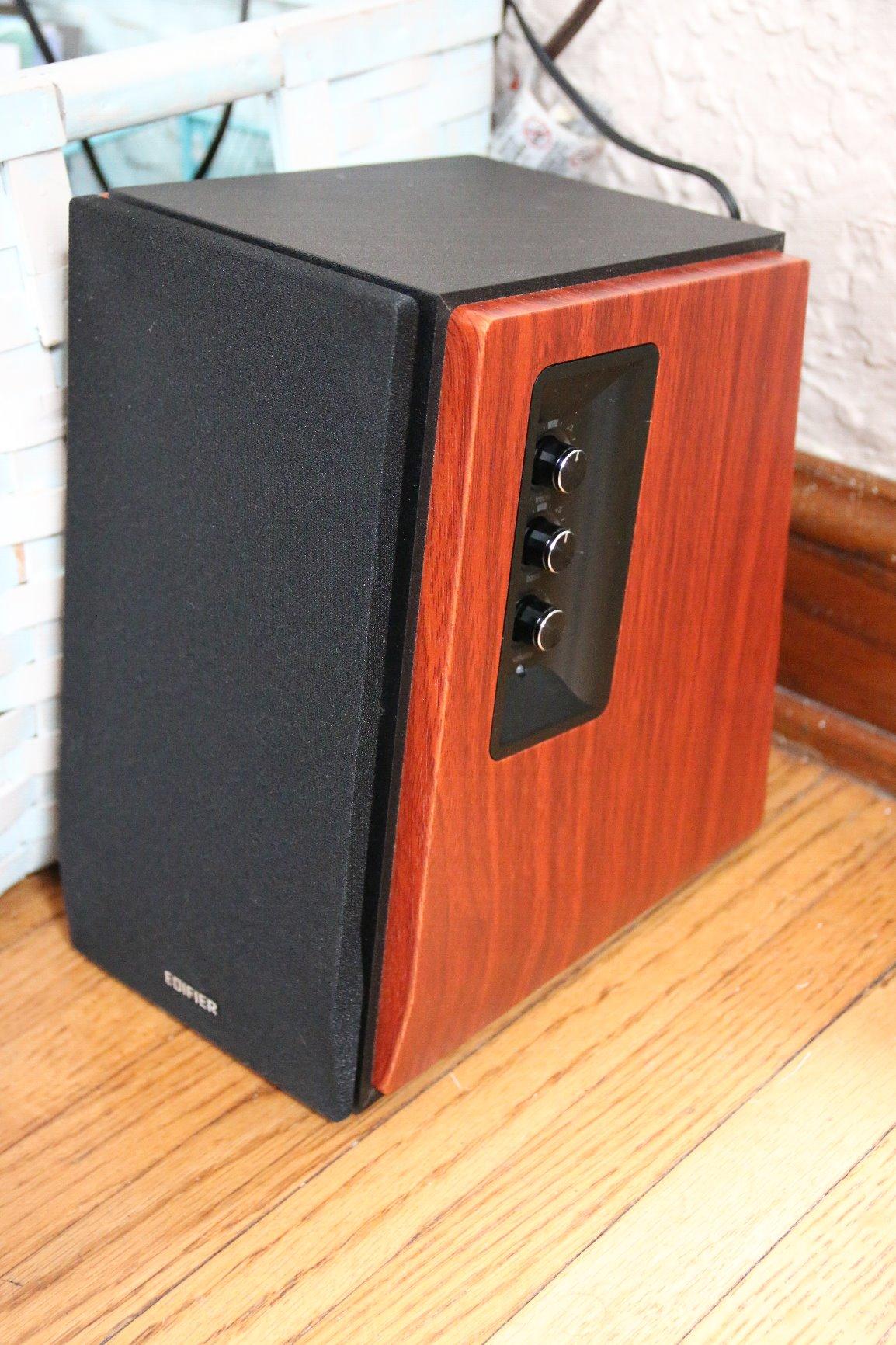 Edifier R1700BT Bluetooth Bookshelf Speaker - Active Near-Field Studio Monitors - Powered Speakers 2 Setup Wooden Enclosure - 66w RMS customer photo 1