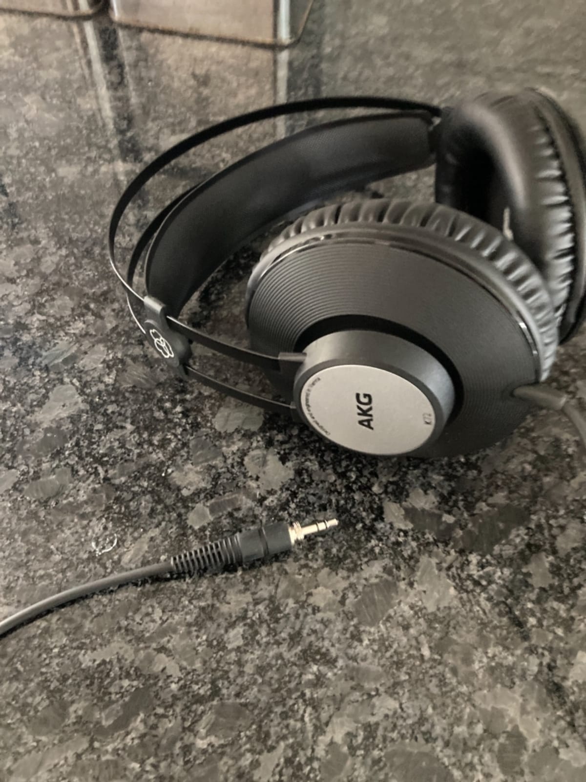 AKG Pro Audio K72 Over-Ear, Closed-Back, High-Sensitivity, High Output 40mm drivers, Studio Professional Headphone. Also Great for Portable Devices. Black. customer photo 2