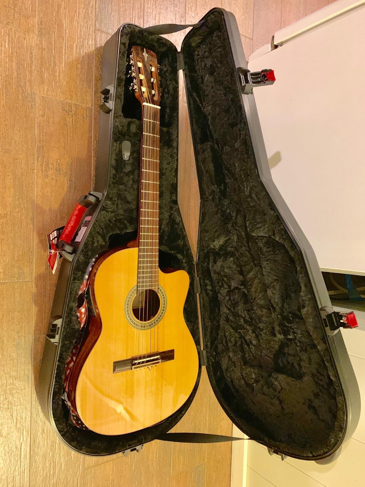 Gator Cases Molded Flight Case For Acoustic Dreadnought Guitars With TSA Approved Locking Latches, (GTSA-GTRDREAD) customer photo 1