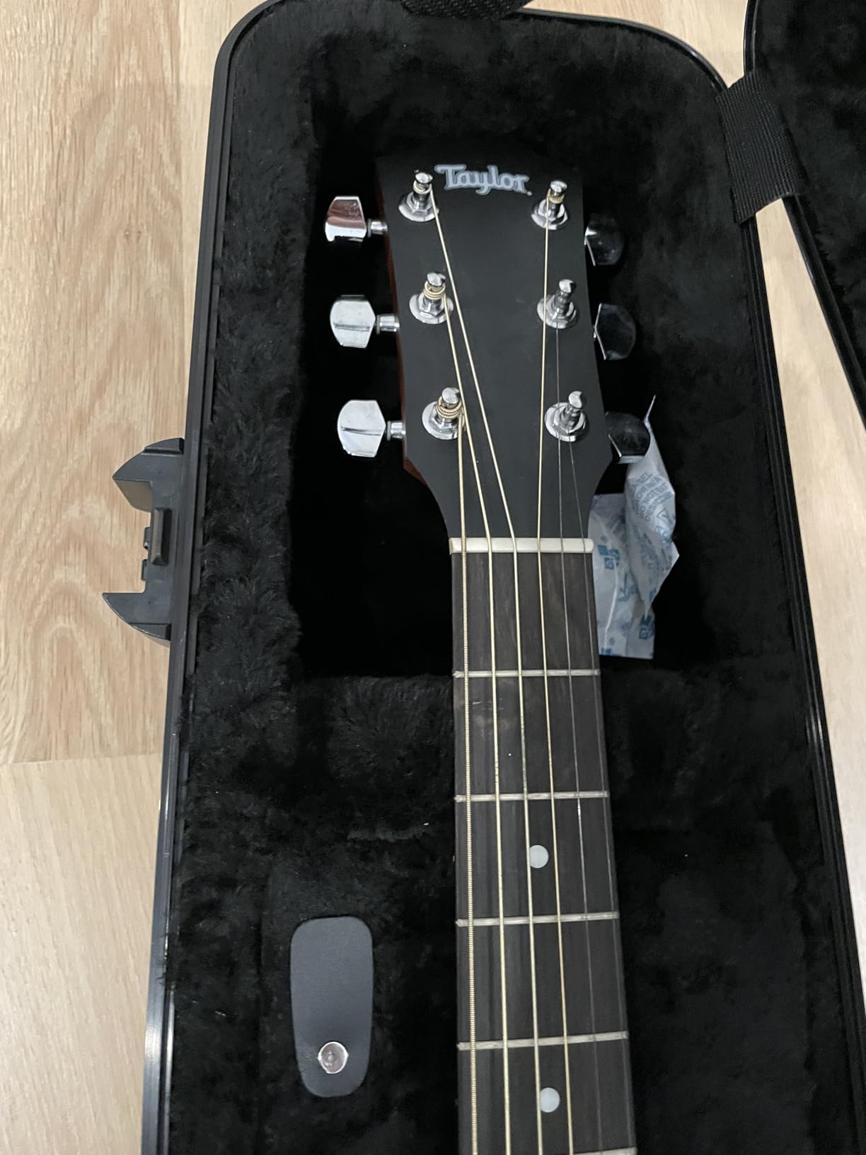 Gator Cases Molded Flight Case For Acoustic Dreadnought Guitars With TSA Approved Locking Latches, (GTSA-GTRDREAD) customer photo 2