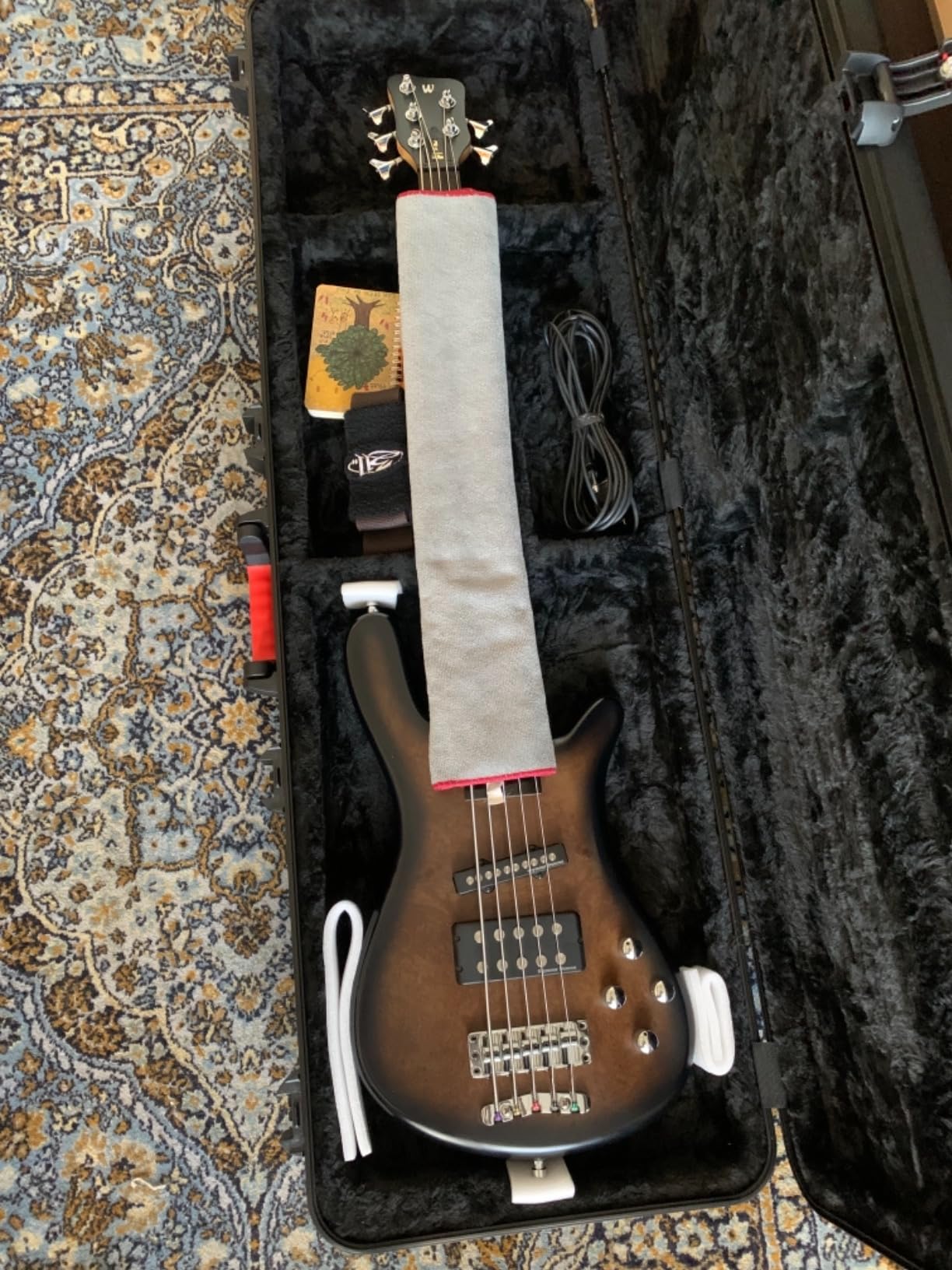 Gator Cases Molded Flight Case for Bass Guitar with TSA Approved Locking Latch, (GTSA-GTRBASS) customer photo 2