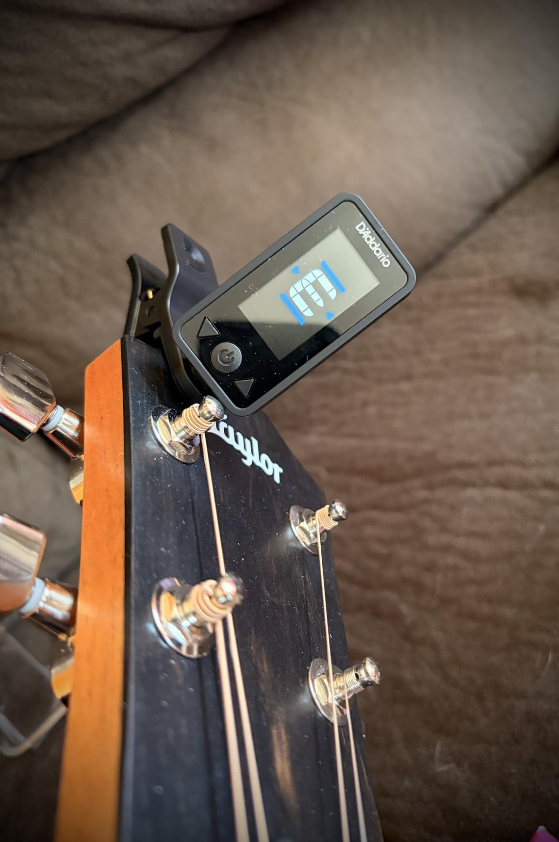 D'Addario Eclipse Headstock Clip-On Guitar Tuner, Black customer photo 2