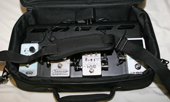 Gator Cases Aluminum Guitar Pedal Board with Carry Bag; Extra Large: 32