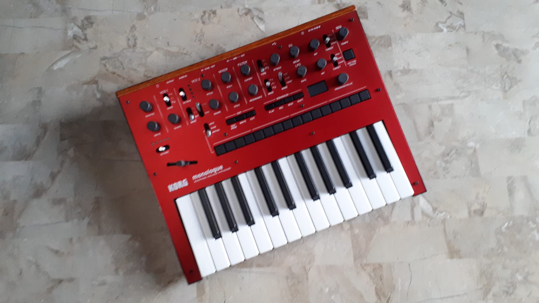 Korg monologue Monophonic Analog Synthesizer w/ 16-step Sequencer - Silver customer photo 1