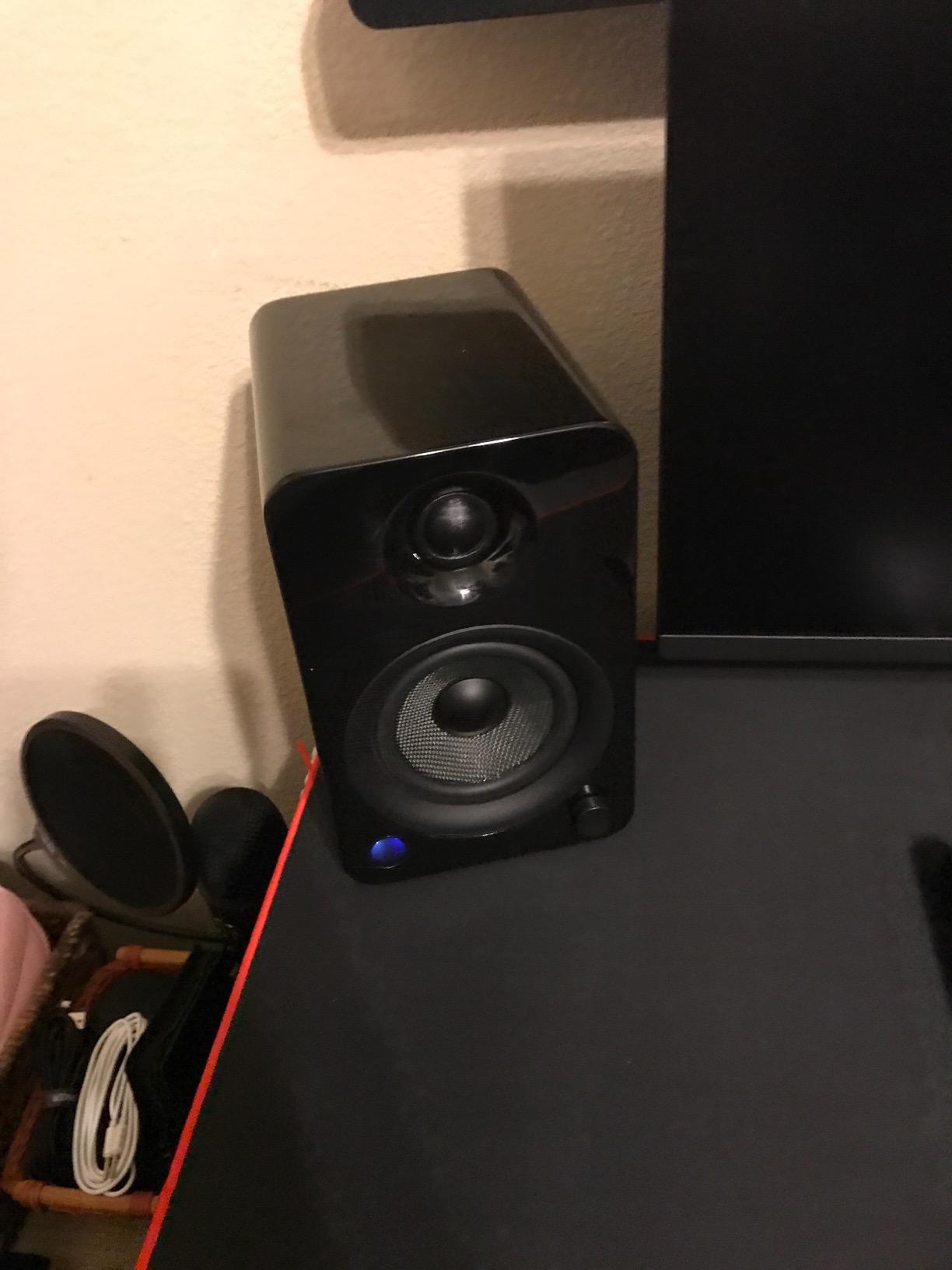 Kanto YU4GB Powered Speakers with Bluetooth and Built-in Phono Preamp | Auto Standby and Startup | Remote Included | 140W Peak Power | Pair | Gloss Black customer photo 2
