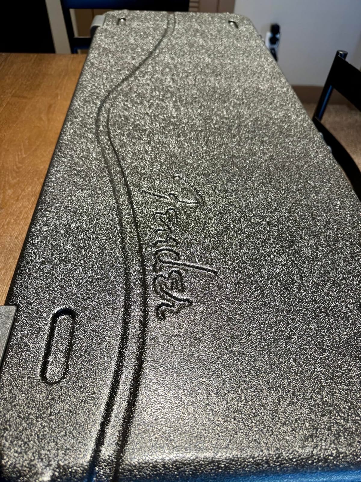 Fender Deluxe Molded Guitar Case for Stratocaster and Telecaster Electric Guitars, Military-Grade ABS Hard Shell with TSA Lock, Custom Foam Interior, Protective Travel Case, Black customer photo 1