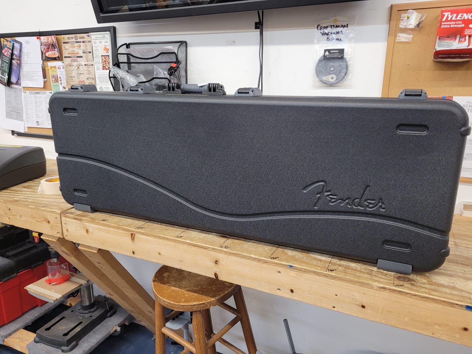 Fender Deluxe Molded Guitar Case for Electric Bass Guitars, Military-Grade ABS Hard Shell with TSA Lock, Custom Foam Interior, Protective Travel Case, Black customer photo 1