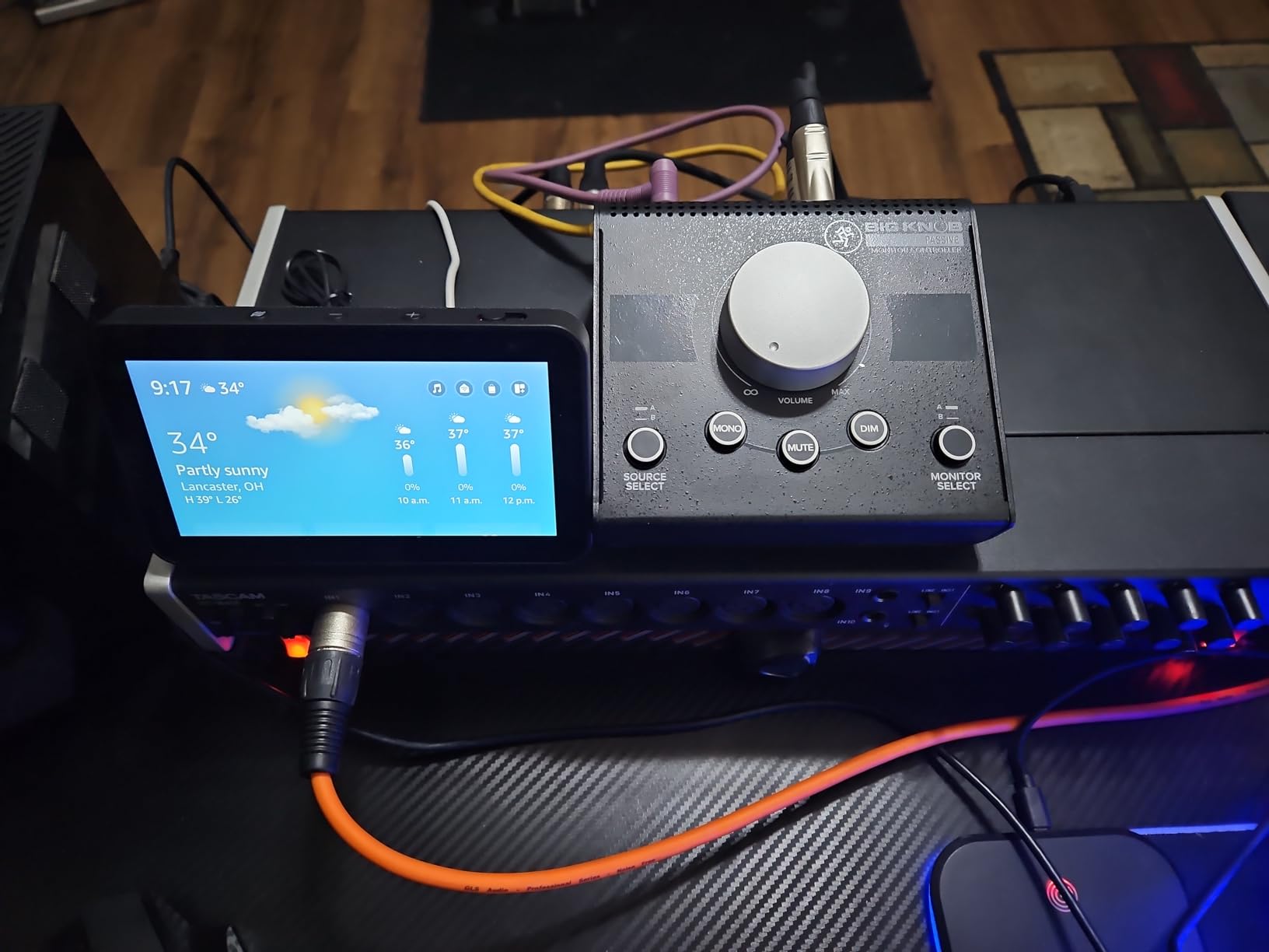 Mackie Big Knob Passive Monitor Controller (2x2), Source + Level Switch customer photo 1