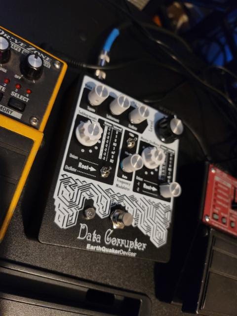 Earthquaker Devices Data Corrupter Modulated Monophonic Harmonizing Phase Locked Loop Guitar Effects Pedal customer photo 2
