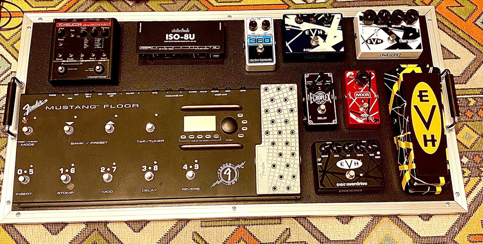 Gator Cases G-TOUR Series Guitar Pedal Board with ATA Road Case-with Wheels and Pull Handle, XL: 32