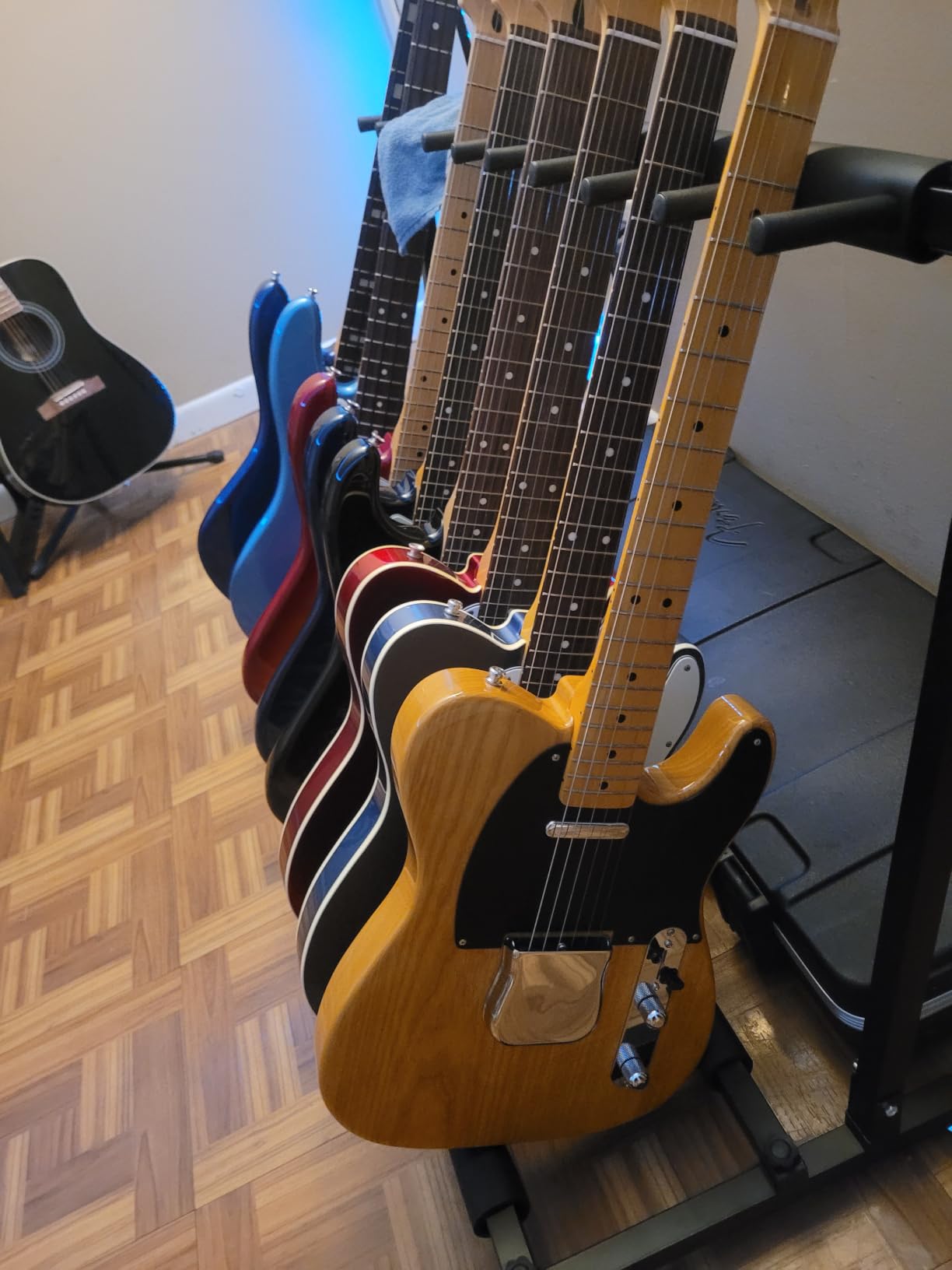 Kuyal Multi-Guitar Display Rack, Folding Stand customer photo 1