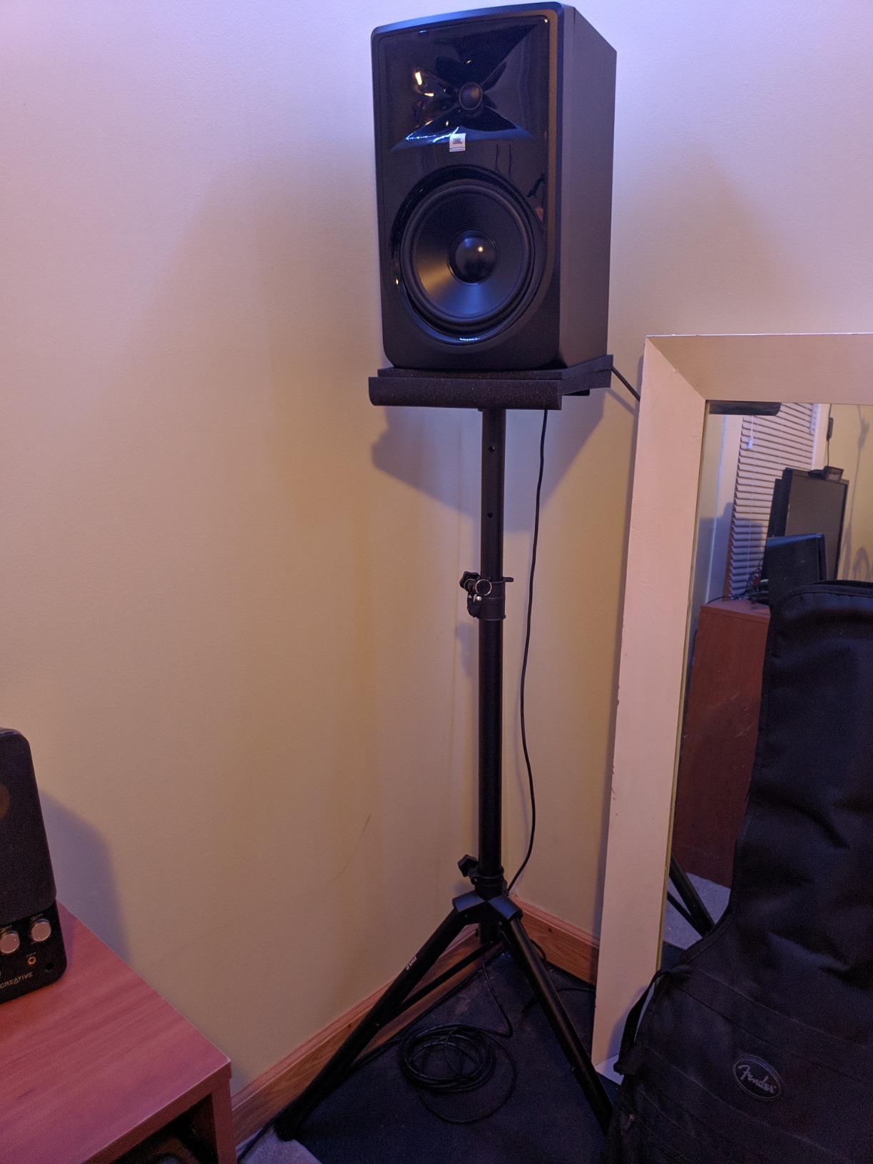JBL Professional 308P MkII 8-Inch, 2-Way, Powered, Active Monitor Speaker for Near Field Music Production, Studio Monitor, Desktop Computer, Hi-Fi Audio. Sold individually, Black customer photo 2