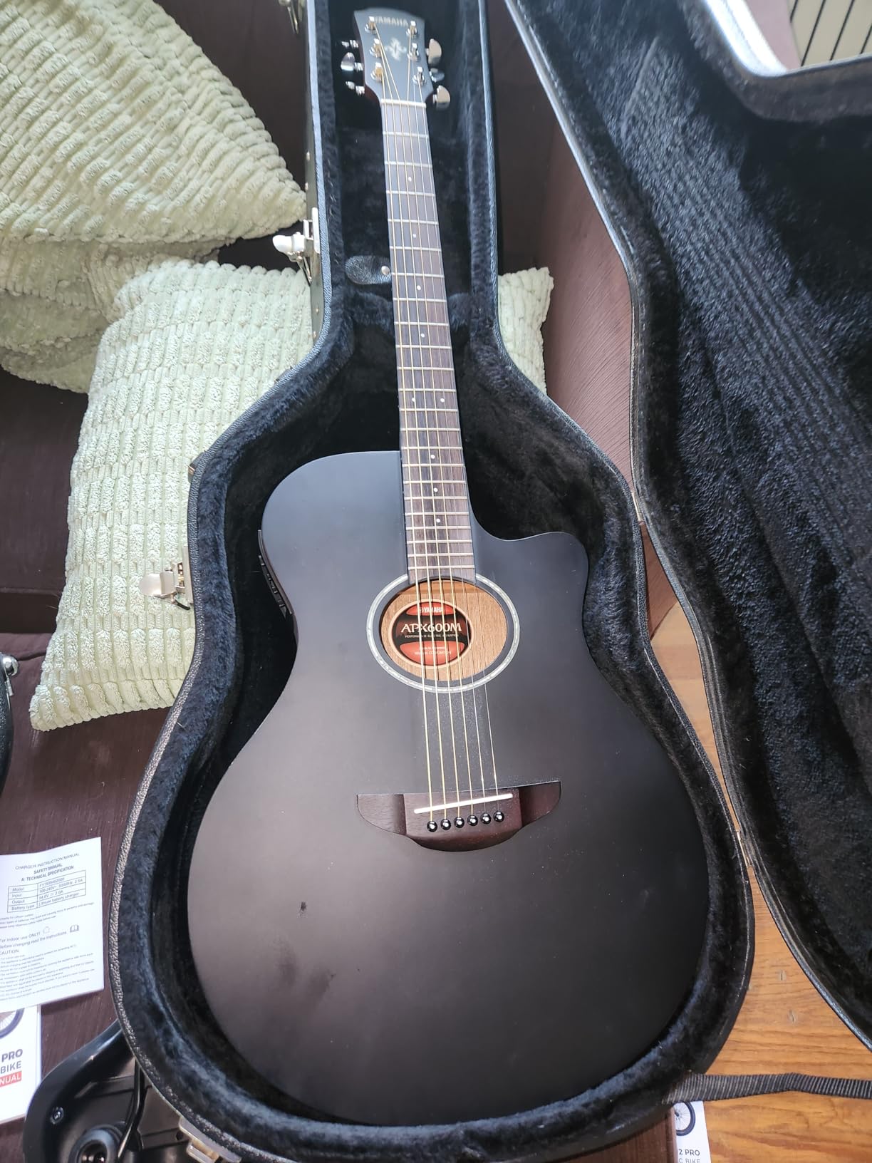 Yamaha APX600 NA Thin Body Acoustic-Electric Guitar, Natural customer photo 2