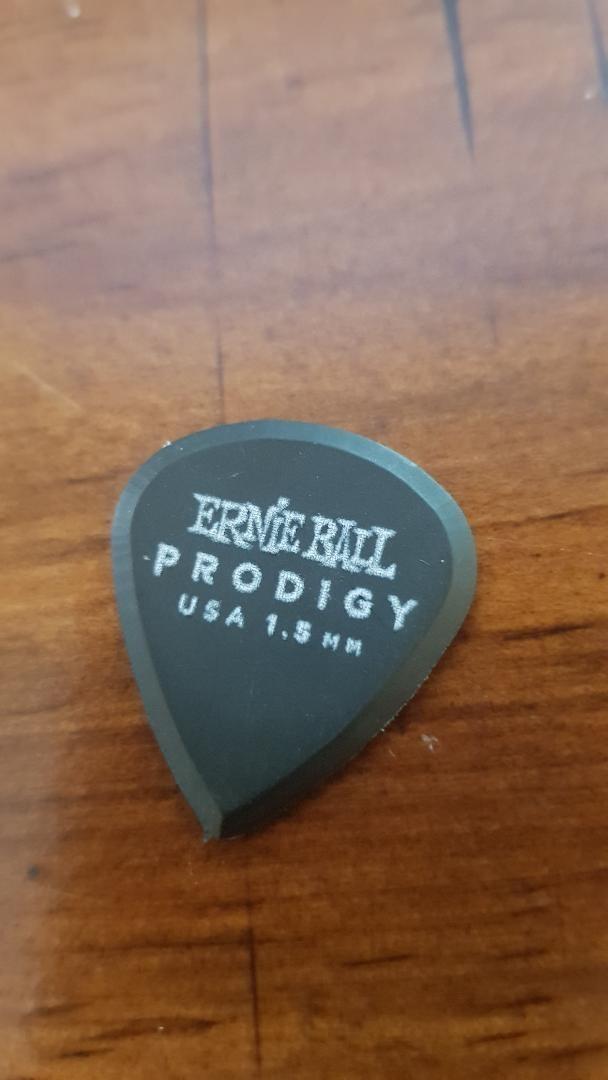 Ernie Ball Prodigy Guitar Picks, Mini, Black 1.5mm, 6-pack (P09200) customer photo 1