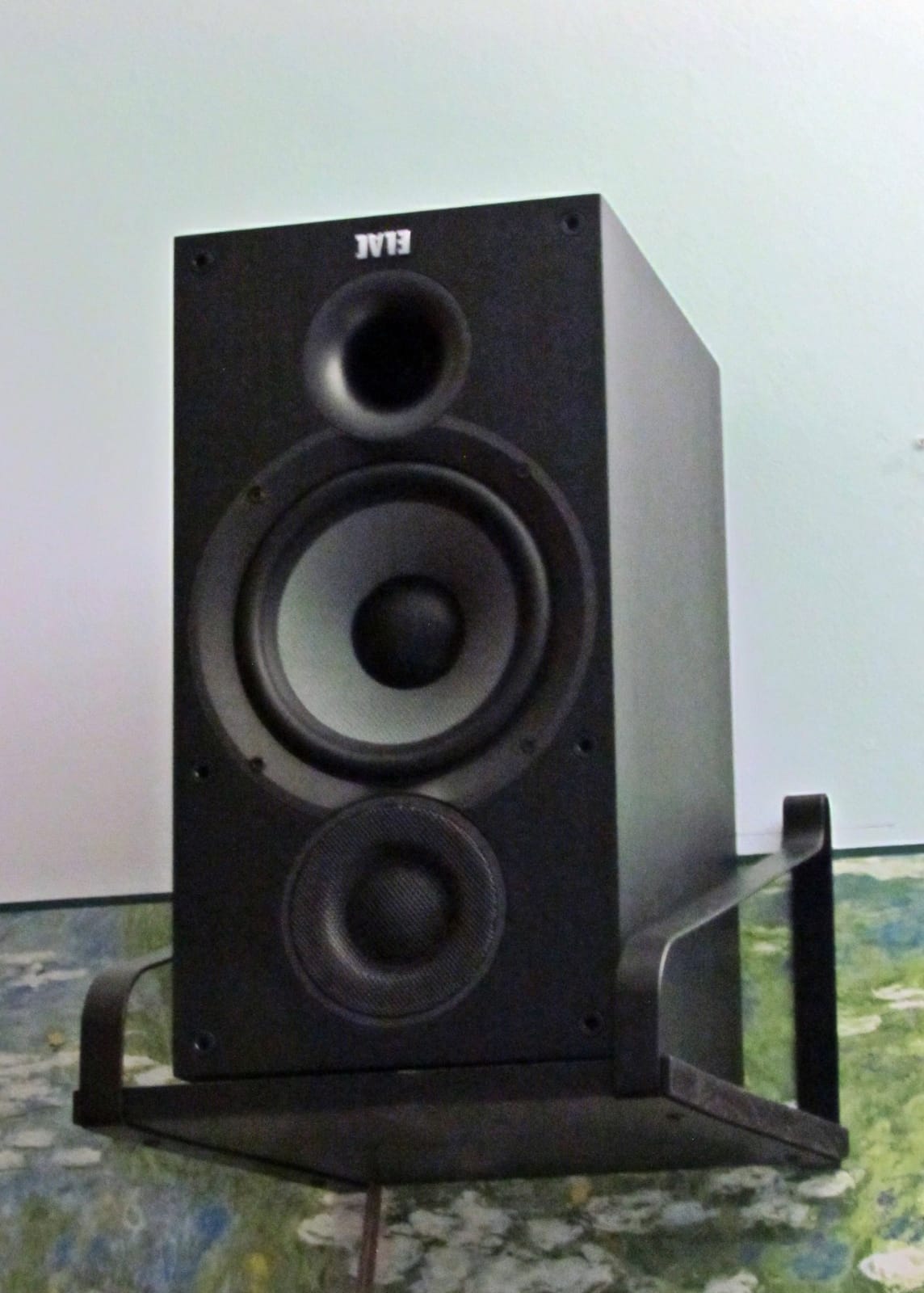 ELAC Debut 2.0 B5.2 Bookshelf Speakers, Black (Pair) - 1” Cloth Dome Tweeter & 5.25” Aramid Fiber Woofer - 2-Way Bass Reflex - Up to 35,000 Hz Response customer photo 1