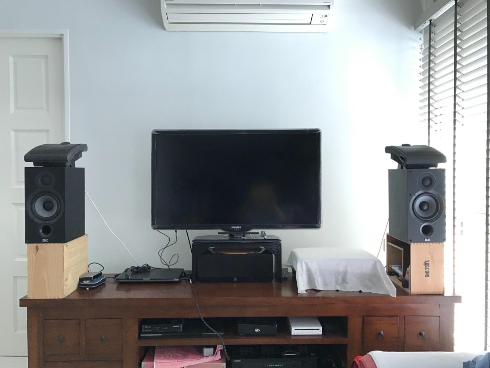 ELAC Debut 2.0 B5.2 Bookshelf Speakers, Black (Pair) - 1” Cloth Dome Tweeter & 5.25” Aramid Fiber Woofer - 2-Way Bass Reflex - Up to 35,000 Hz Response customer photo 2