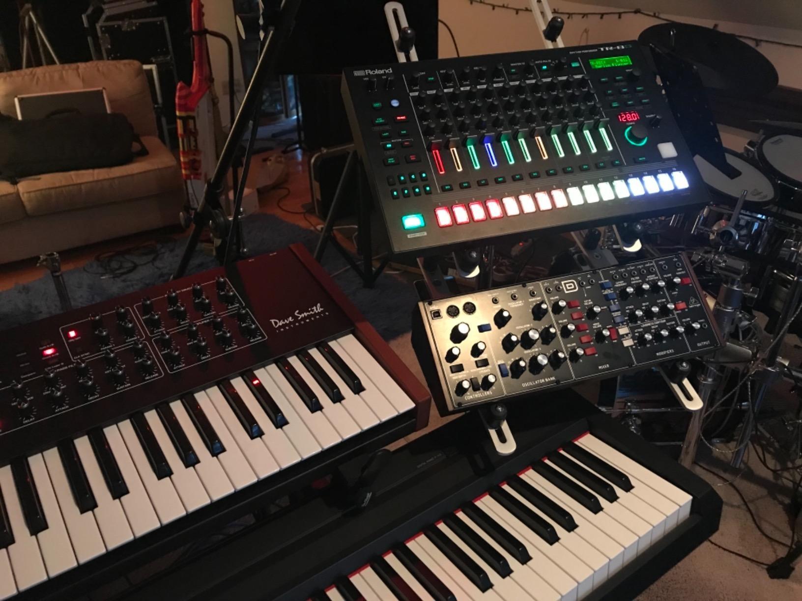 Behringer MODEL D Authentic Analog Synthesizer with 3 VCOs, Ladder Filter, LFO and Eurorack Format customer photo 1