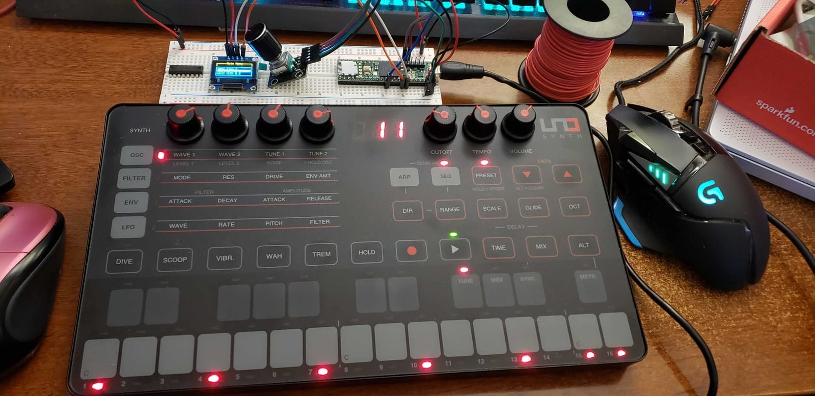 IK Multimedia UNO Synth portable monophonic real analog synthesizer with sequencer, arpeggiator, battery operation, full MIDI/USB control and Mac/PC/iPad editor software customer photo 1