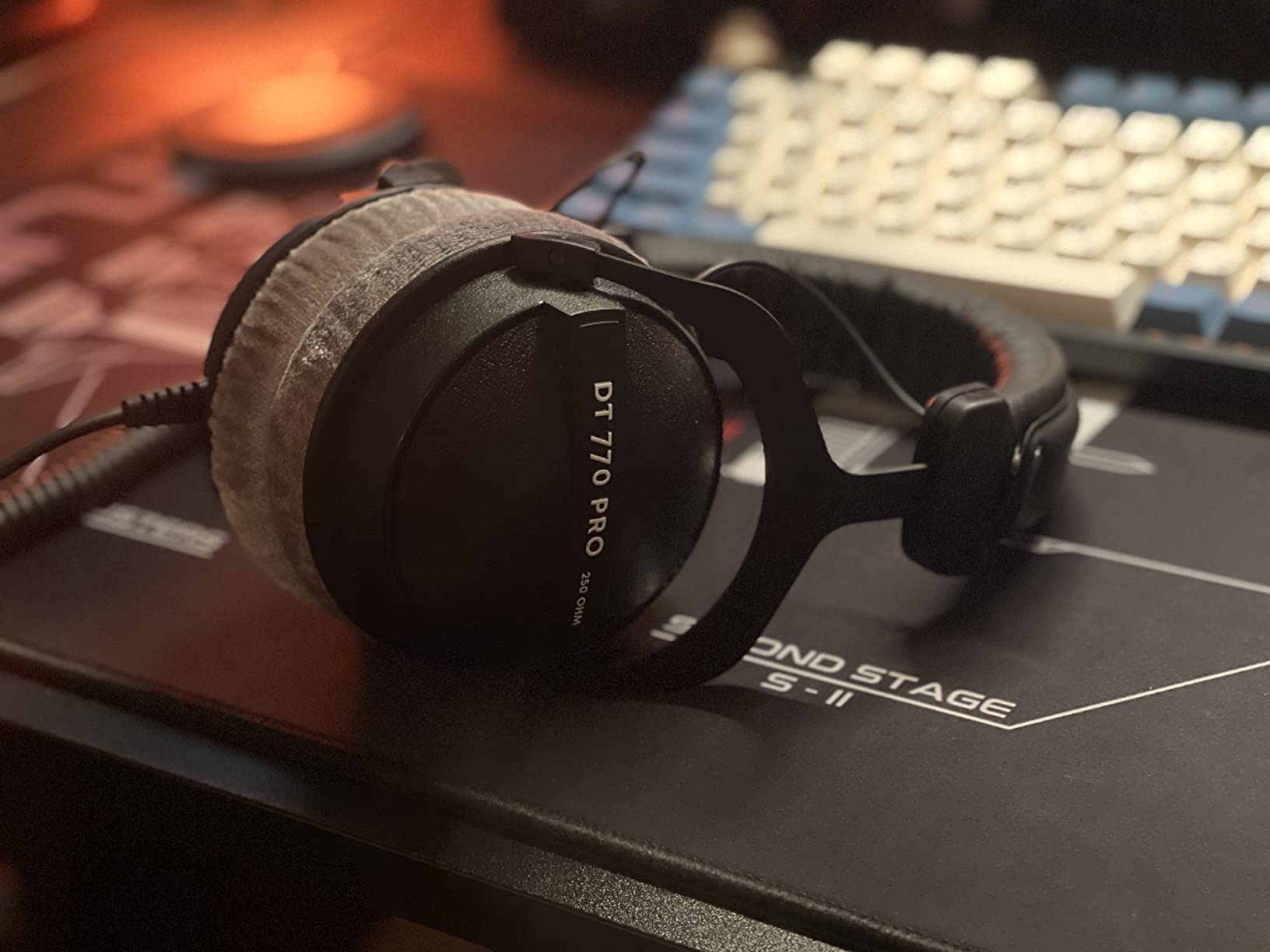 beyerdynamic DT 770 PRO, 250 Ohm, Closed Back, Over Ear, Wired Professional Studio Headphones, Audio Monitors, Audiophile, 3m Coiled Cable, Black with Limited Edition Black Velour Ear Pads customer photo 1