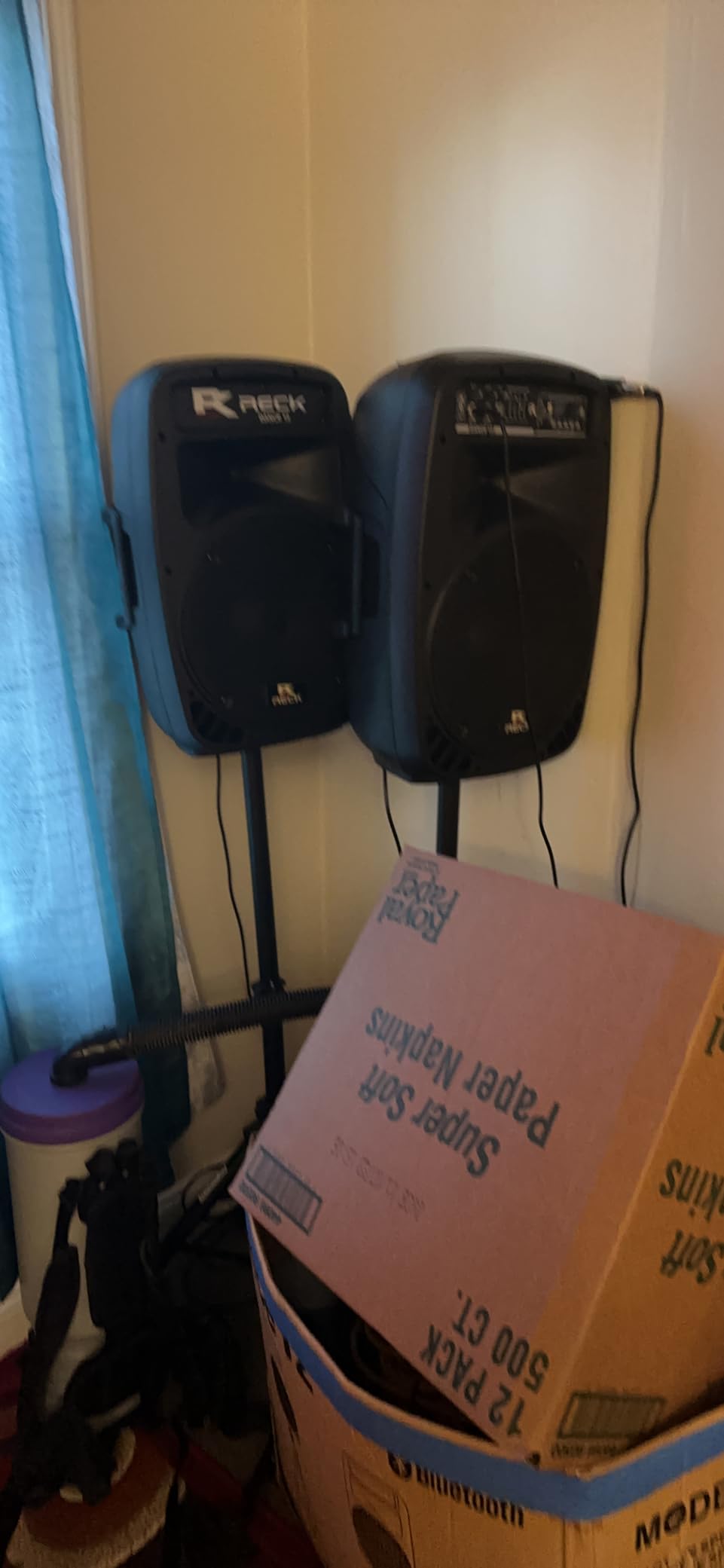 PRORECK Dance 12 Portable 12-Inch 1000 Watts 2-Way Powered PA Speaker System Combo Set with Bluetooth/USB/SD Card Reader/FM Radio/Remote Control/Speaker Stand for Party DJ Wedding Meeting customer photo 2