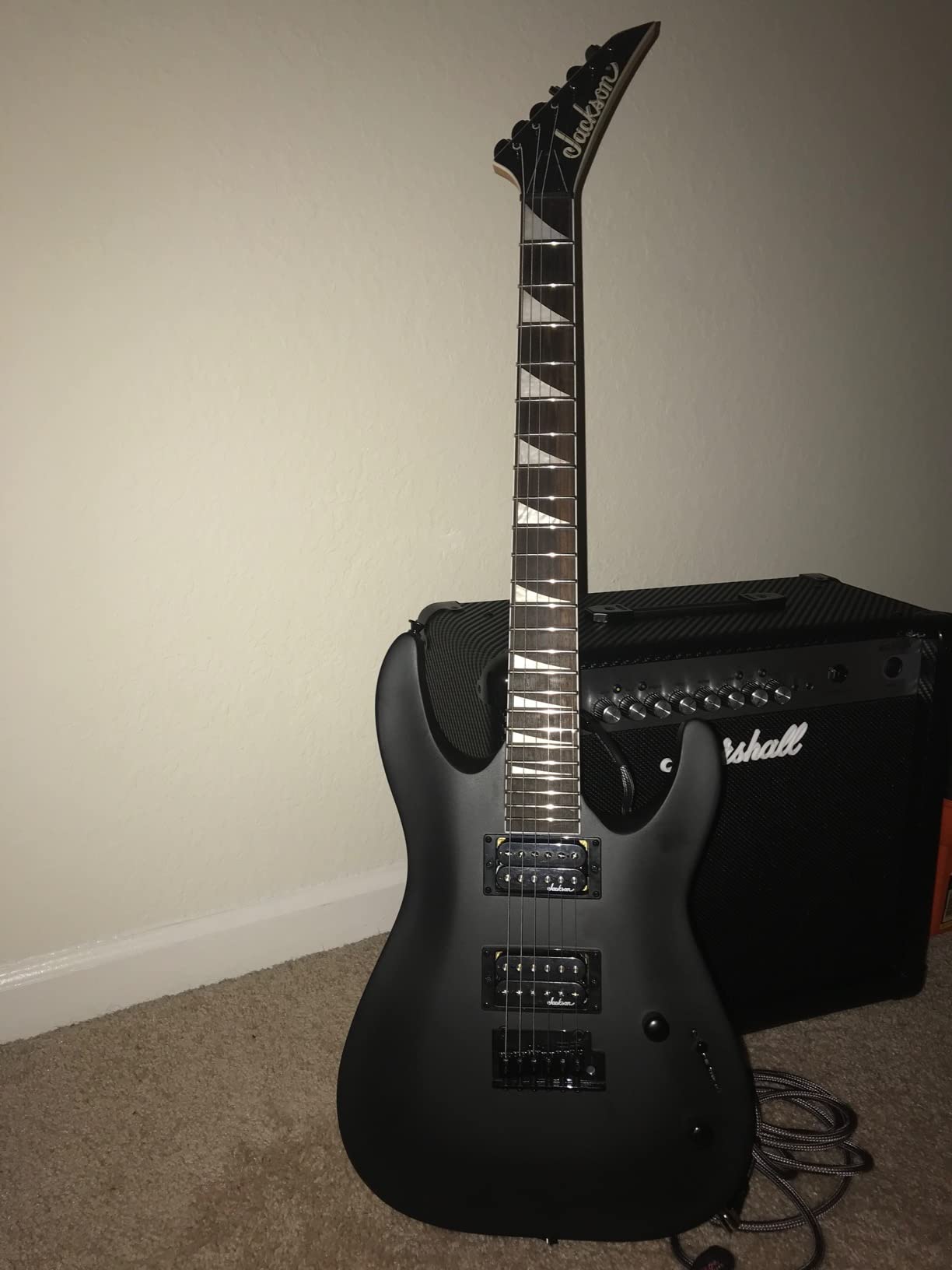 Jackson JS Series Dinky Arch Top JS22 DKA Compound-Radius Amaranth Fingerboard Maple Neck 6-String Electric Guitar (Right-Handed, Snow White) customer photo 2