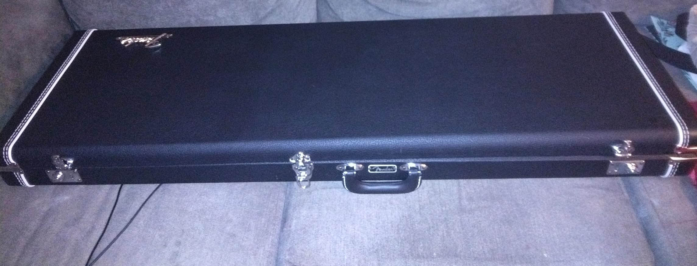 Fender Classic Series Wood Case, Precision Bass/Jazz Bass, Black customer photo 2