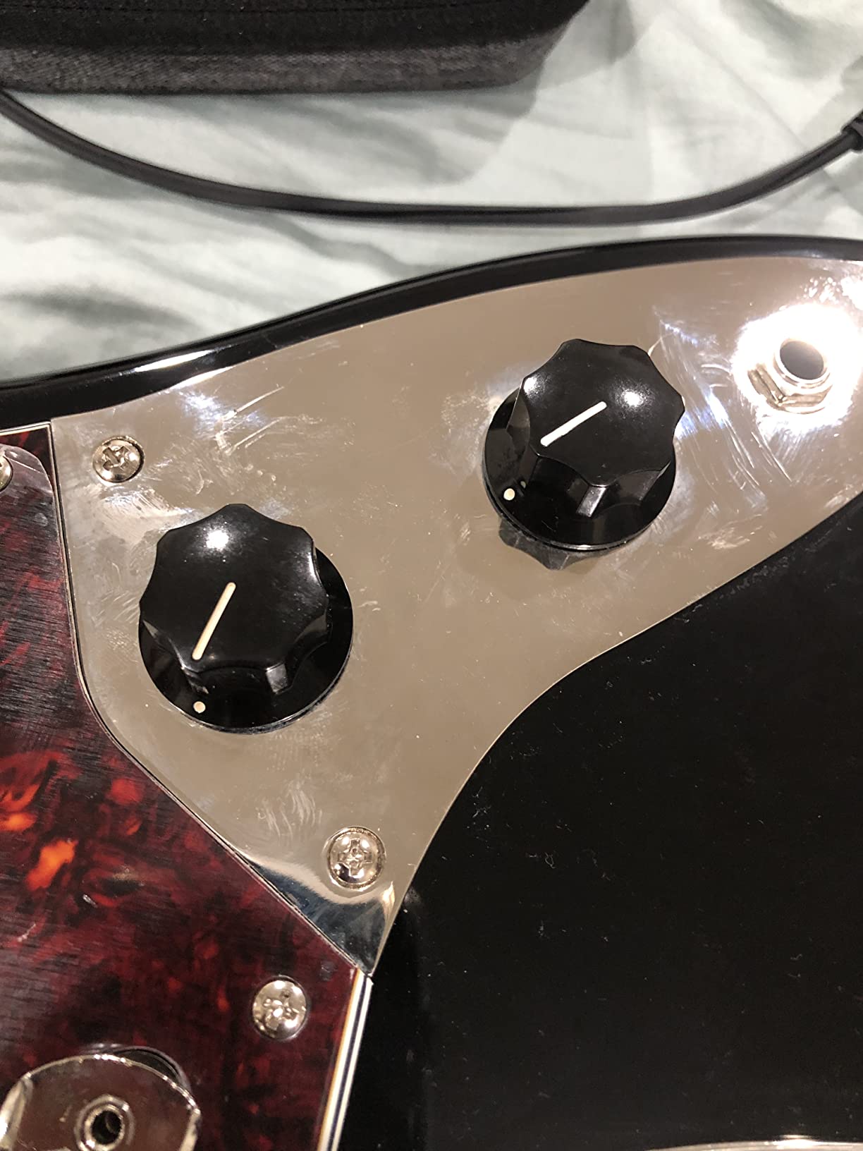 Squier Classic Vibe 6-String Bass VI, 3-Color Sunburst, Laurel Fingerboard customer photo 1