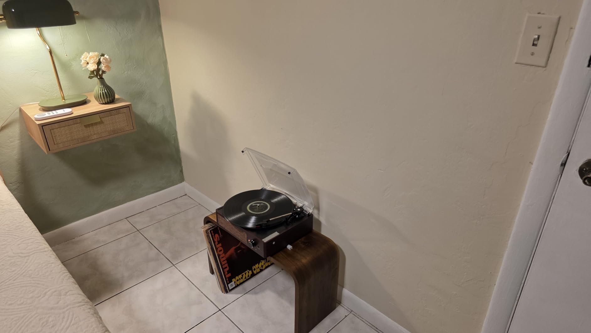 Vinyl Record Player Turntable with Built-in Bluetooth Receiver & 2 Stereo Speakers, 3 Speed 3 Size Portable Retro Record Player for Entertainment and Home Decoration customer photo 2