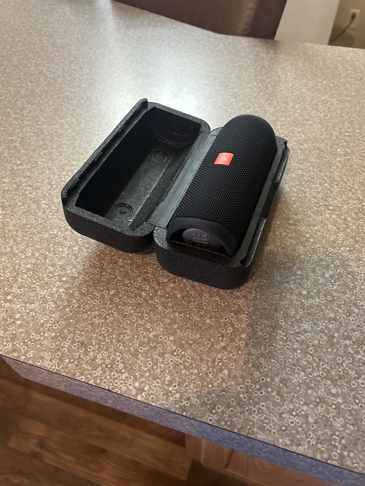 JBL FLIP 5, Waterproof Portable Bluetooth Speaker, Black, Small customer photo 1