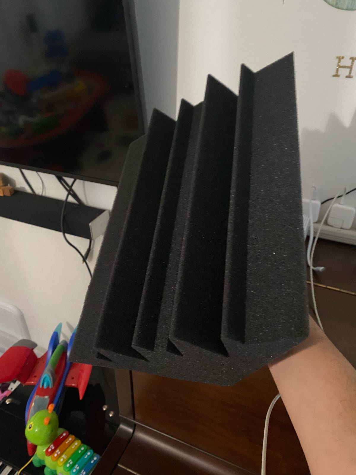 JBER 4Pack Acoustic Foam Corner Bass Traps, Studio Foam Corner Block Finish customer photo 1