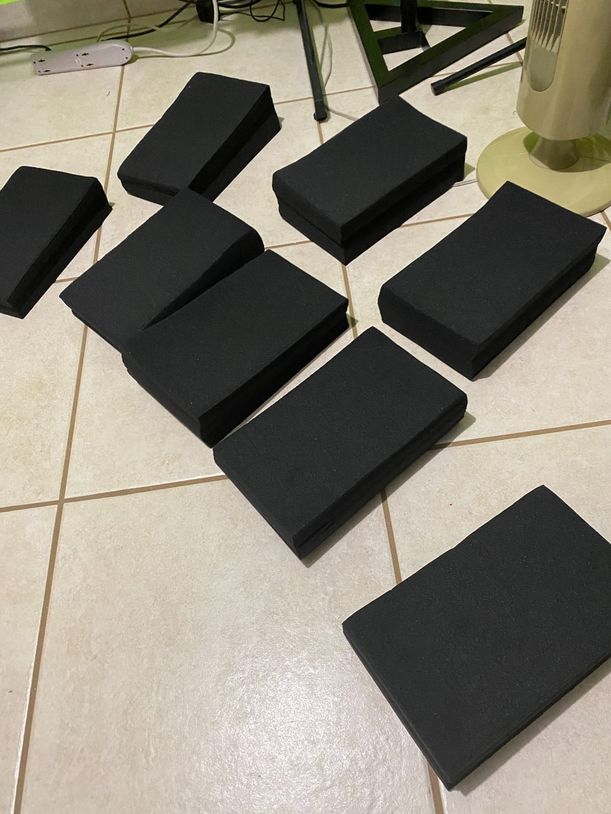JBER 4Pack Acoustic Foam Corner Bass Traps, Studio Foam Corner Block Finish customer photo 2