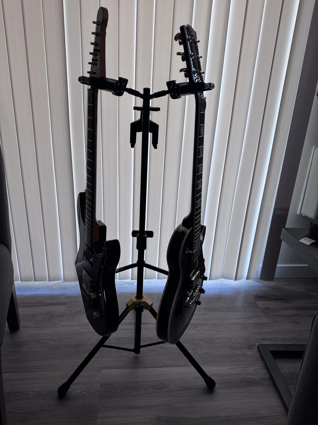 Hercules Stands GS432B Plus Tri Guitar Stand with Auto Grip System and Foldable customer photo 1
