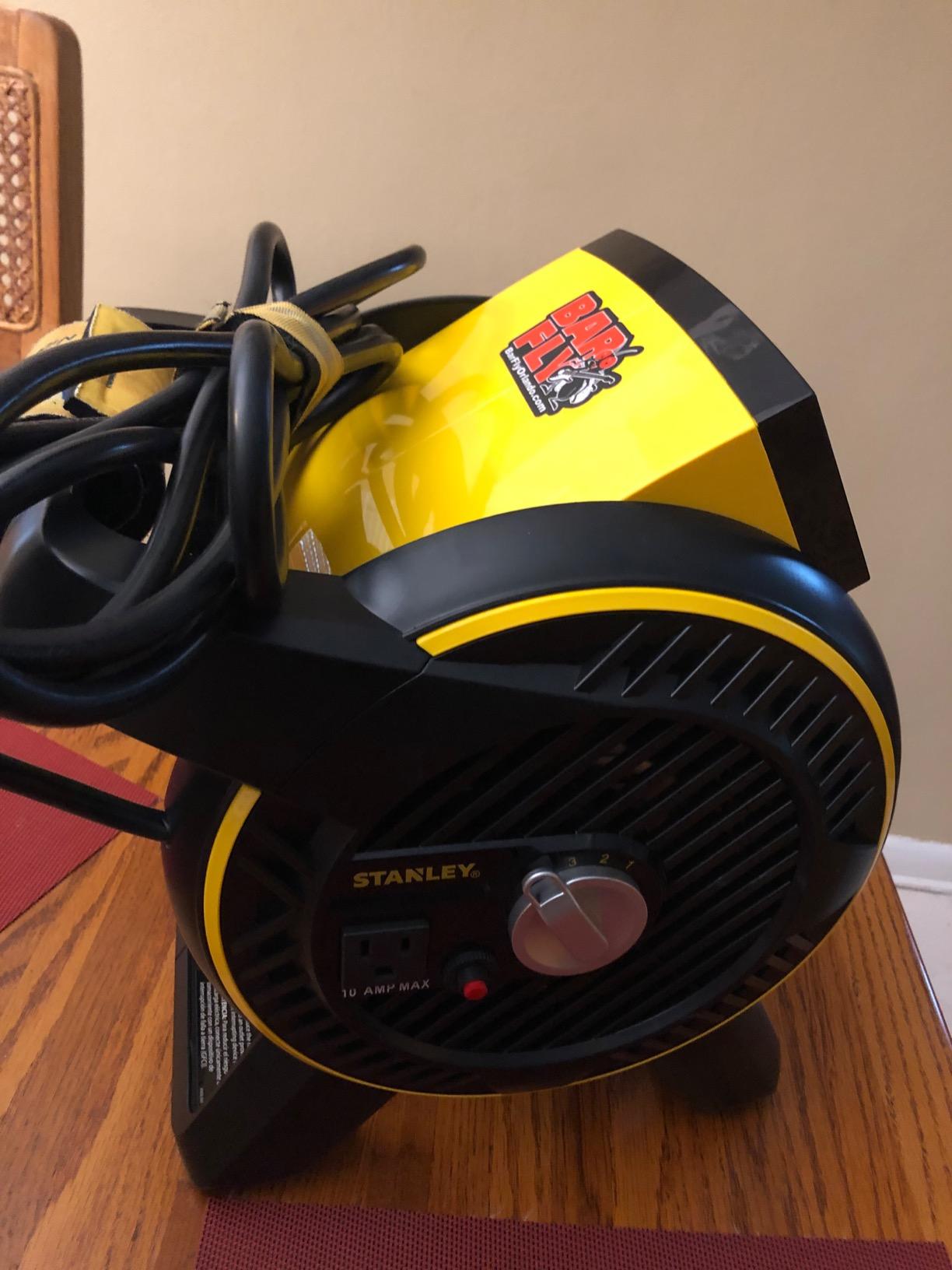 Master Heavy Duty Utility Blower, 3 Speed Portable Floor Fan with Outlet & Pivoting Head for Home & Garage Cooling, Drying and Air Circulation customer photo 1