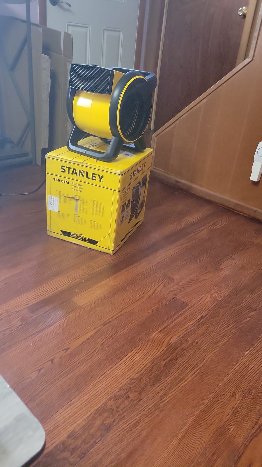 Master Heavy Duty Utility Blower, 3 Speed Portable Floor Fan with Outlet & Pivoting Head for Home & Garage Cooling, Drying and Air Circulation customer photo 2