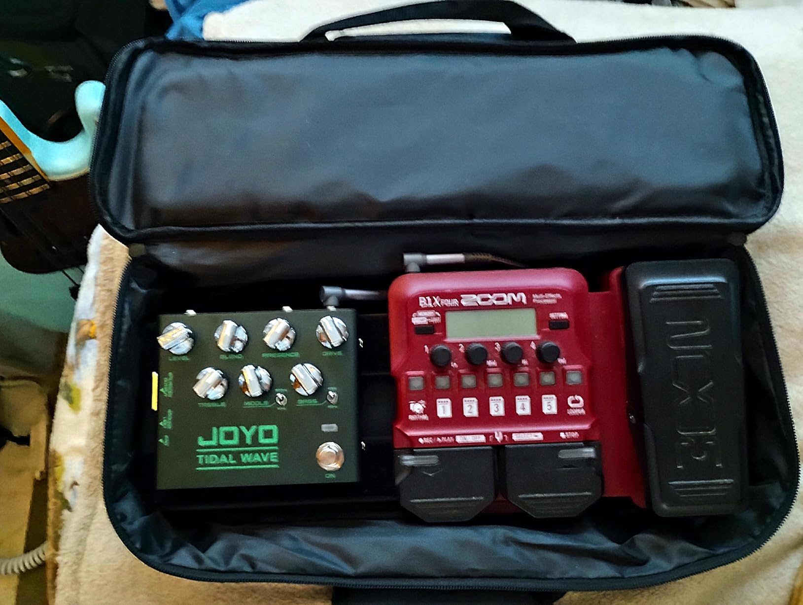 GOKKO Small Guitar Pedal Board with Carry Bag 15.7