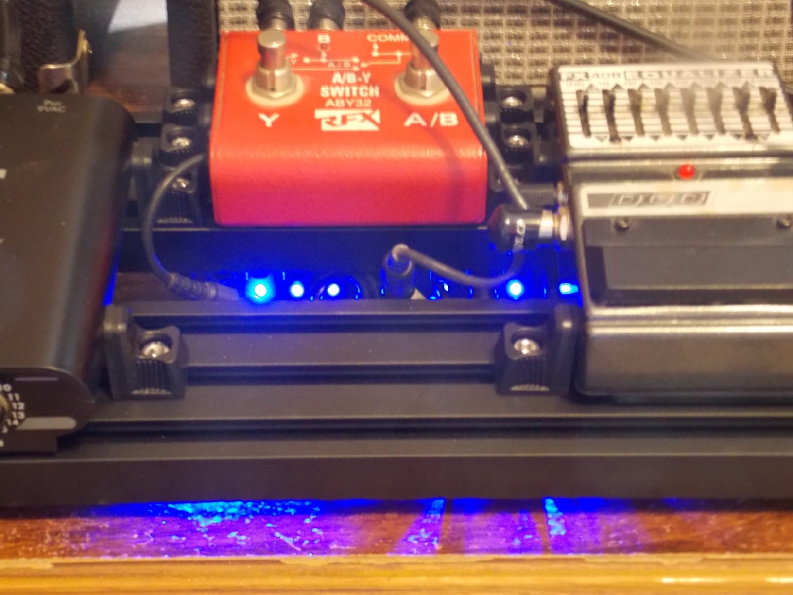 JOYO Guitar Pedal Power Supply Pedal Board Power Supply with DC 18V Pedal Power Adapter & 9V 100mA 500mA Isolated DC 10 Outputs for 9V 12V 18V Effect Pedals (JP-02) customer photo 1